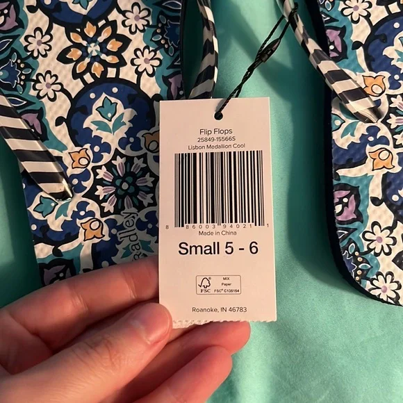 Vera Bradley flip flops - Picture 2 of 3